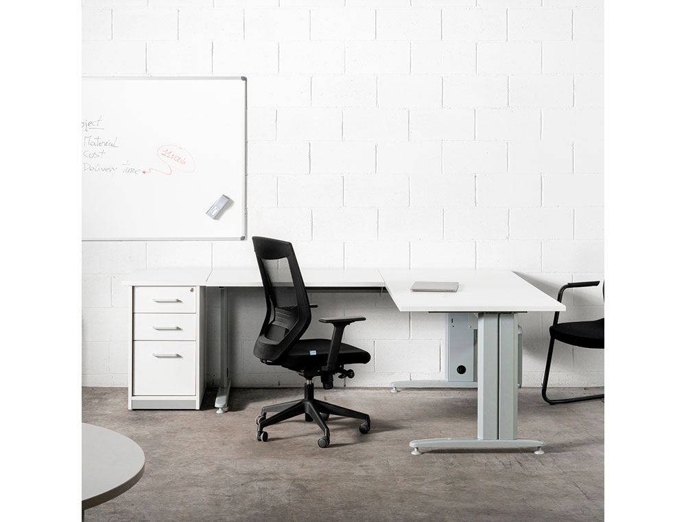 PIZARRA BLANCA ROCADA ACERO VITRIFICADO MAGNETICO MARCO ALUMINIO Y CANTONERAS PVC 180X120 CM INCLUYE BANDEJA