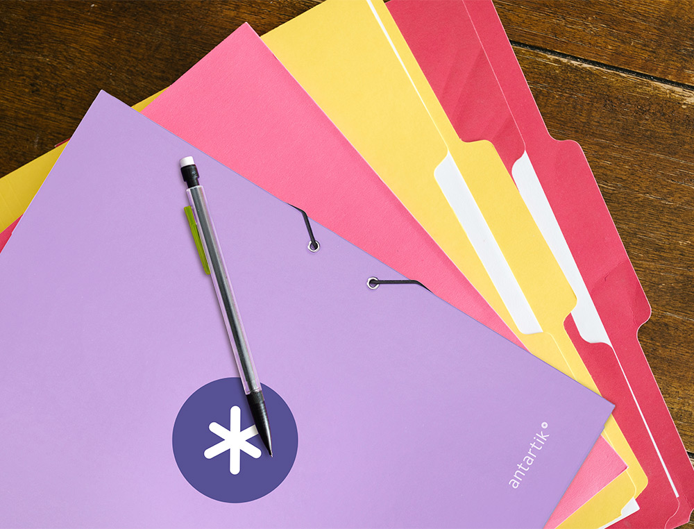 CARPETA ANTARTIK GOMAS TRES SOLAPAS CARTON FORRADO A4 COLOR LAVANDA